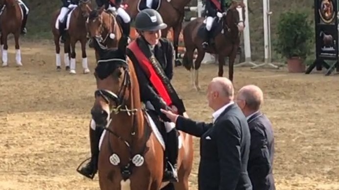 Carmen Zimmermann holt Kreismeistertitel für den Lobbericher Reitverein